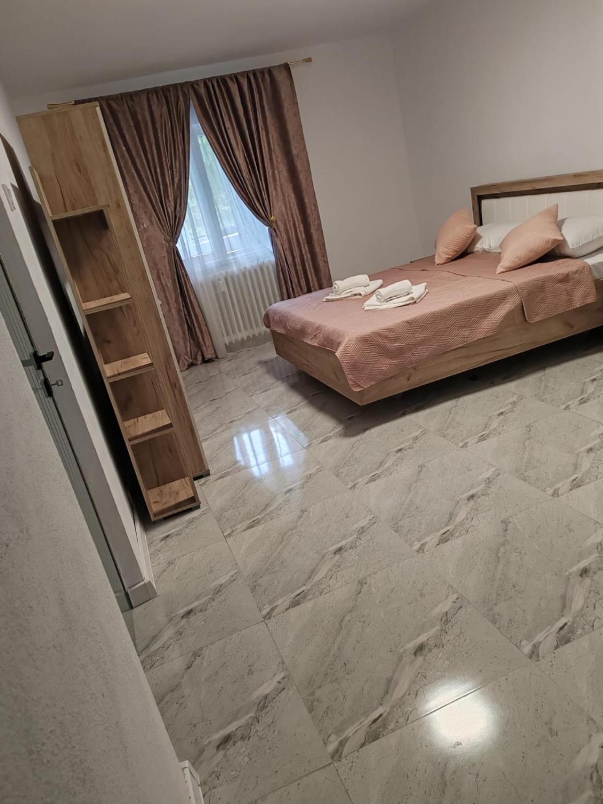 Ferienwohnung Garsoniera G3 Craiova Exterior foto