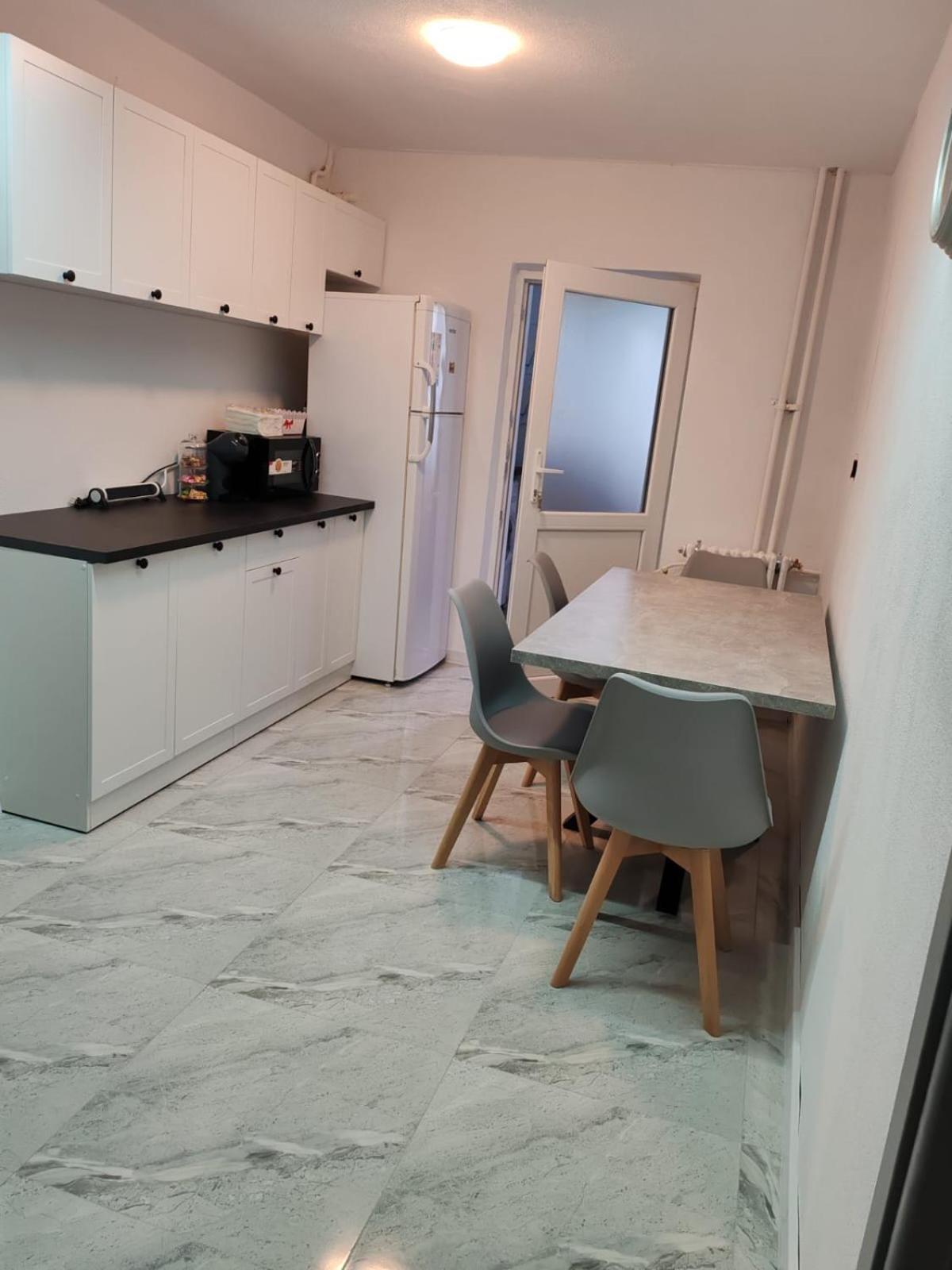 Ferienwohnung Garsoniera G3 Craiova Exterior foto