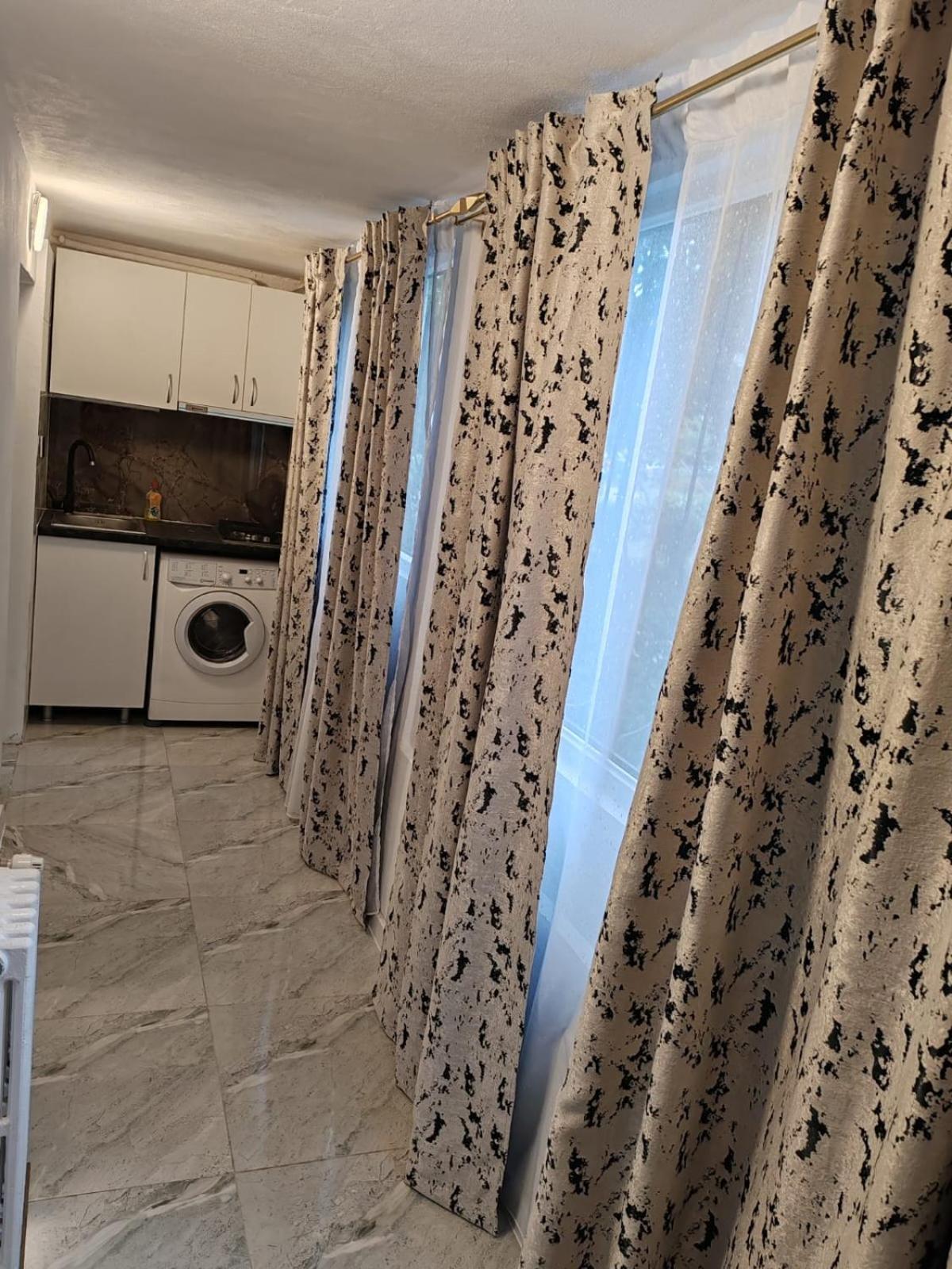Ferienwohnung Garsoniera G3 Craiova Exterior foto